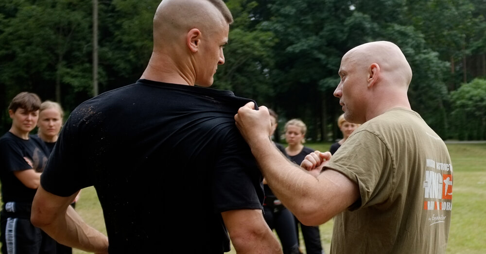 jak się bronić, krav maga jako samoobrona, obrona konieczna, zasady samoobrony, jacek walczak, jakub rządkowski, warszawa, polska, łódź, moktoów, ochota